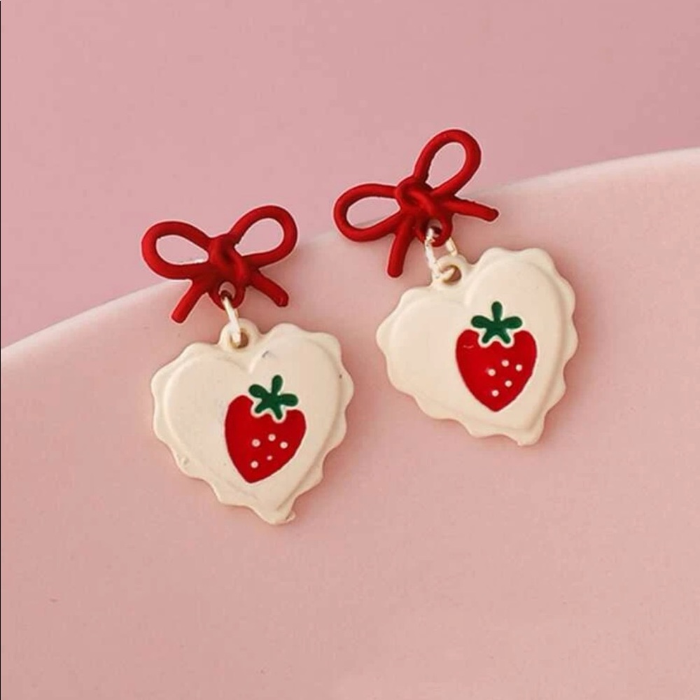 🎉 New Strawberry Shortcake Sterling Silver Heart Earrings set